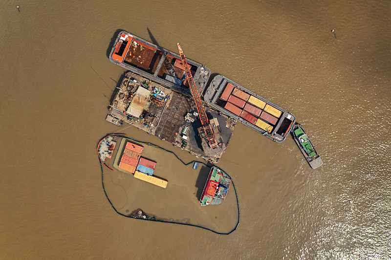 运动鞋使用中国上海环球货运专线派送至新加坡