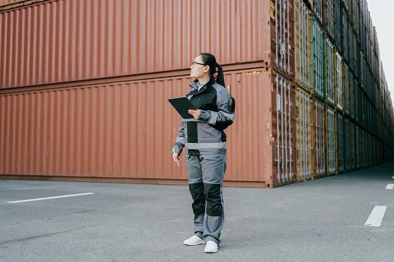 水彩笔采纳中国东莞国际快递专线派送到英国