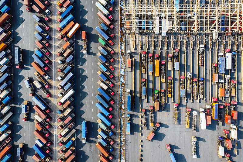 合成纤维面料采用中国浙江义乌跨国货运专线快速送达日本东京