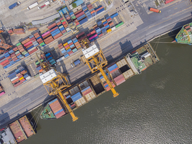 冷杉应用中国广东深圳跨境物流专线配送至阿联酋迪拜