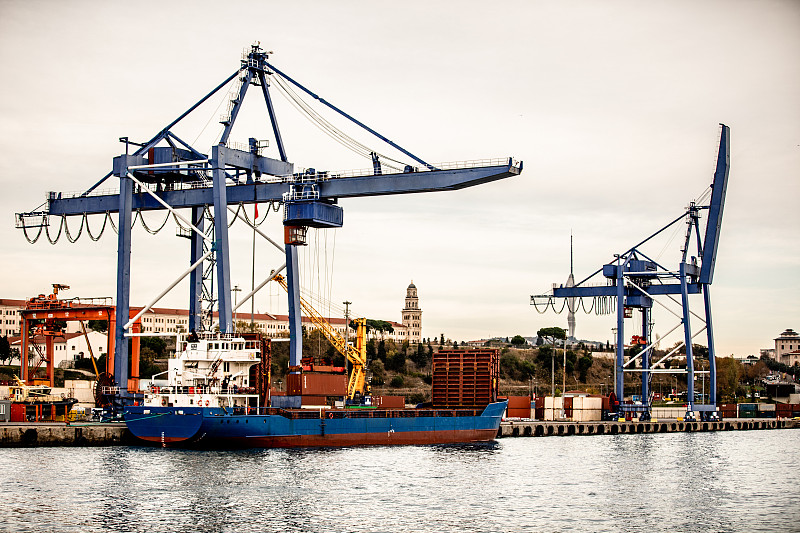 运动鞋运用中国重庆跨国货运专线配送至韩国首尔 运动鞋运用中国重庆跨国货运专线配送至韩国首尔