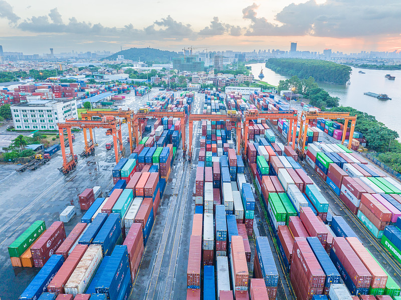 EVA实心护舷靠球借用中国上海外贸物流专线送抵法国马赛 EVA实心护舷靠球借用中国上海外贸物流专线送抵法国马赛