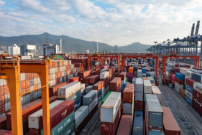 塑料制品经过中国辽宁大连跨国货运专线发往西班牙巴塞罗那