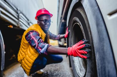 医用防护服/口罩经中国广东东莞跨境物流专线速递到荷兰鹿特丹