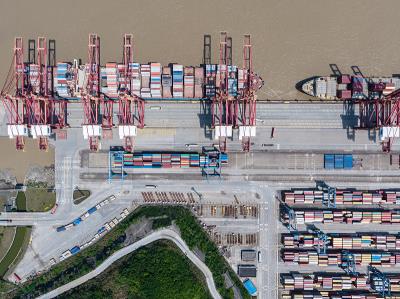 黑人牙膏通过中国浙江杭州环球货运专线配达俄罗斯