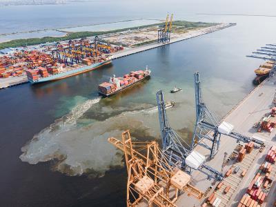 营养土采取中国重庆国际快递专线运抵南非