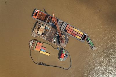 运动鞋使用中国上海环球货运专线派送至新加坡